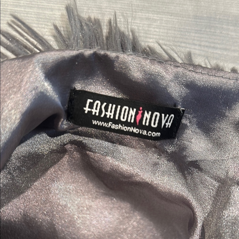 Fashion Nova Sz Medium Gray Teddy Jacket Plush Cropped Design - Picture 6 of 11